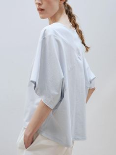 Blouse Style, Wide Pants, V Neck Blouse, Clean Design, Blouse Styles, Three Dimensional, Different Styles, Neck T Shirt, Daily Wear