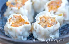 some dumplings are sitting in a black bowl