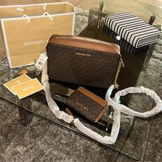 Brand New Authentic Comes With Wallet Michael Kors Satchel, Bags Michael Kors, Michael Kors Crossbody Bag, Michael Kors Crossbody, Leather Luggage, Black Crossbody, Purses Michael Kors, Leather Messenger, Michael Kors Hamilton