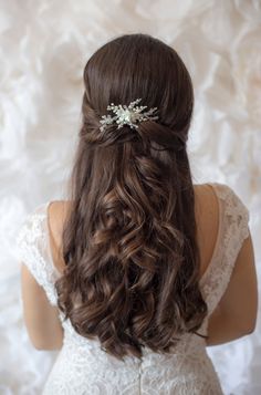 Wedding hair comb - Pearl bridal comb - Bridal headpiece - Wedding headpiece - Pearl hair comb - Wedding hair accessories - Pearl headpiece - Hair piece. Branches of this delightful comb are made with pearls, crystal beads and tiniest silver beads. Hair comb is very flexible. #weddinghaircomb #pearlcomb #bridalcomb #haircomb #hairaccessories #flowerhaircomb #floralhaircomb #pearlhaircomb Pearl Hair Comb Wedding, Pearl Bridal Comb, Pearl Hair Comb, Wedding Hair Half, Pearl Headpiece, Easy Hairstyles For Medium Hair, Hair Accessories Pearl, Wedding Hair Comb