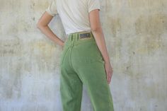 Vintage 80s 90s Bongo Jean W26 W27, bongo green color jeans,High waist ,retro,hipster,cool,Bongo made in usa. I want you to experience the beauty, style and comfort of my goods. Vintage jeans Bongo // With a defects // Please see the picture. condition : vintage Good color : Blue jeans Fabric Denim for women Label : bongo Please refer to the pictures for more details. / I check measurements centimeters or inches 1. Waist: 27 inch // 68.6 cm 2. Hips: 39 inch // 99 cm 3. Rise: 12 inch // 30.4 cm * Bongo Jeans, Hipster Pants, Denim For Women, Olive Jeans, Hipster Jeans, Purple Jeans, Jeans High Waist, Jean Vintage, Vintage Levis Jeans