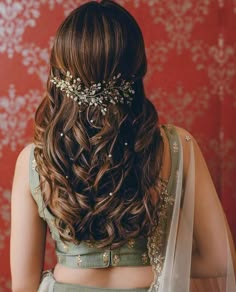 Hairdo For Engagement The Bride, Long Hairstyles For Marriage Function, Ladies Hairstyles Indian, Hairstyle For Reception Lehenga, Hairstyles For Long Hair For Marriage, Hair Styles Reception, Reception Open Hairstyles Indian, Lehenga Hairstyles Bridal, Hairstyles For Long Hair For Wedding Function