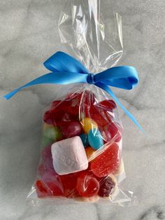 candy bag for birthdays Small Candy Business Ideas, Graduation Necklace Candy, Candy Business, Candy Bag Favors, Christmas Trees For Kids, Birthday Goodie Bags, Holiday Gift Card, Candy Gift Box, Fruit Juices