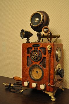 an old fashioned radio sitting on top of a wooden table