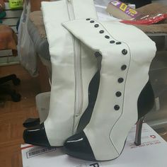 The Rock And Roll,,,Vintage Knee Boots, With Black Bottoms Accents , Heel , Very Cute Fitted White Faux Leather Boots, Retro Fitted White Boots, White Boots Wedding, White Wedding Boots, Boots Wedding, Vintage Kitten, Kitten Heel Boots, Vintage Boots, White Boots