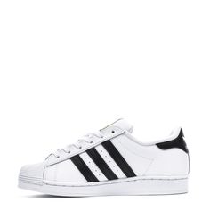 SNEAKERS ADIDAS SUPERSTAR CLASSIC NIÑO Las zapatillas adidas Superstar cuentan con el famoso diseño de punta en forma de concha, las icónicas tres rayas, una amortiguación suprema y una parte superior de cuero de plena flor. Para tu comodidad, este zapato para niños pequeños viene con cordones elásticos y regulares para todo tipo de niños.

 Viene con cordones elásticos y cordones regulares.

 Superior de cuero

 Puntera de goma clásica.

 Plantilla OrthoLite®

 Suela de goma con diseño de espig Sneakers Adidas Superstar, Sneakers Adidas, Classic Kids, Adidas Gazelle Sneaker, Elastic Laces, Adidas Superstar Sneaker, Herringbone Pattern, Toe Designs, Kids Sneakers