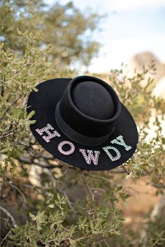 Calling all fashionistas ... this one is for you! Prepare yourself, because your hat game will never be the same after this one! This may be one of our favorite hats, to date, the Gambler in black with the wording "Howdy". The Gambler hat is is one of our premium styles, with impeccable quality. It's a soft felted wool with a flat stiff brim and a flat crown. We have taken one of our best selling hats, and turned it NEXT LEVEL. Don't pass up on this one babes, we are manifesting some of the most Trendy Hats For Kentucky Derby Festival, Trendy Hats For Kentucky Derby, One Size Fits Most, Novelty Curved Brim Hat For Festival, Trendy Felt Hat For Country Events, Trendy Brimmed Hats For Kentucky Derby, Fun Hat With Curved Brim For Country Events, Fun Short Brim Rodeo Hat, Fun Short Brim Hat For Rodeo, Trendy Brimmed Hat For Country Events