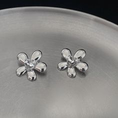 Cute Korean design earrings with large flower motifs.



 Size: Approx. 2.7 x 3cm



 ■ Country of Origin: China

 ■Material

 Piercing needle: 925 silver

 Other: Zinc alloy Silver Single Flower Earring, Sterling Silver Flower Charm Earrings, 3d Flower Shaped Earrings, Sterling Silver Flower Earring, Sterling Silver Flower Single Earring, Sterling Silver Jewelry With 3d Flower Design, Metal Flower Earrings With Flower Charm, Silver 3d Flower Earrings For Gifts, Silver 3d Flower Earrings