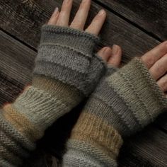 Goblincore Gloves, Knitted Gloves Aesthetic, Goblincore Crochet Ideas, Willow Park Aesthetic, Knitted Clothes Aesthetic, Arm Warmers Aesthetic, Goblincore Accessories, Goblincore Crochet