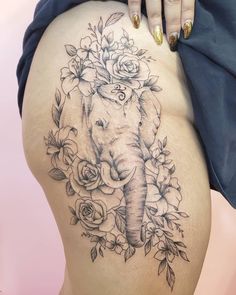 Paisley Flower Tattoos, Side Thigh Tattoos Women, Cute Elephant Tattoo, Grey Ink Tattoos, Side Hip Tattoos, Tattoo Mehndi, Side Thigh Tattoos, Thigh Tat