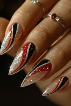 Urban Glam: City-inspired Nails with a Fashionable Twist Red And Gold Nails, Nail Tip Designs, Natural Nail Art, Funky Nail Art, Romantic Nails, Blue Acrylic Nails, Fancy Nails Designs