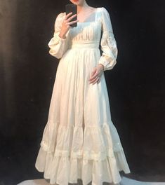 Bridgerton Style, Victorian Period, Antique Dress, Full Dress, Poses References, Wallpaper Vintage, Vestidos Vintage, Peasant Dress, Summer Fashion Outfits