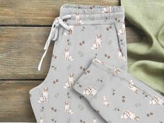 See all of our Aussie items!  https://www.etsy.com/shop/SeventeenDesigns?ref=seller-platform-mcnav&search_query=aussie Snuggle up in Aussie style with our Aussie Shepherd Pajamas--a tail-wagging tribute to your love for Australian Shepherds. These Australian Shepherd PJs are not just sleepwear; they're a heartfelt expression of your affection for these intelligent and loyal companions. Perfect for the Aussie dog lover in your life, these pants make an ideal gift that combines comfort with canine charm. Embrace the festive season with our Australian Shepherd Christmas Pajamas, designed to bring joy to both you and your furry friend. Specifications:  PJ Specs:  4-way stretch fabric, 95% Poly + 5% Spandex Pockets Elastic waistband and cuffs Comfortable unisex style IMPORTANT NOTE Please note Cotton Lounge Pants For Christmas, Cotton Pants For Christmas Loungewear, Christmas Cotton Loungewear Bottoms, Christmas Cotton Bottoms With Elastic Waistband, Christmas Cotton Sleep Pants, Black Tri Australian Shepherd, Pajama Pants Christmas, Australian Shepherd Christmas, Mens Pyjama Bottoms