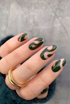 Swirl Nail, Swirl Nail Art, Dark Green Nails, Elegant Nail, Green Nail Designs, Green Nail, Nails Christmas