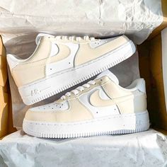 ✨Authentic, brand new in box. ✨100% hand painted to perfection❤️ ✨Waterproof and scratchproof ✨Please make sure that you choose your correct size using Nike’s size guide and you are okay with the shipping time! ✨All sizes available! The size may be converted to youth/men’s depending on what’s in stock. Air Force 1custom, Beige Air Force 1, Shoe Artwork, All White Sneakers, Air Force 1 Custom, Custom Air Force 1, Shoe Company, Air Force Ones, Custom Sneakers