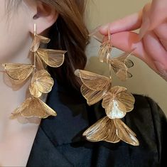 Exquisite Metal Flower Long Dangle Earrings Jewelry Delicate, Luxury Gifts For Her, Bling Shoes, Long Tassel Earrings, Beaded Jewelry Tutorials, Metal Flower, Earrings Elegant, Long Dangle Earrings, Luxury Style