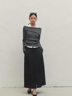 Composition : MAIN FABRIC polyester 56% rayon 24%, wool 18% polyurethane 2%Color : DARK GRAY_S,DARK GRAY_MCountry of Origin : KOREA Ribbon Skirt, Ribbon Skirts, Striped Ribbon, Dark Gray, Low Rise, Composition, Ribbon, Skirt, Wool