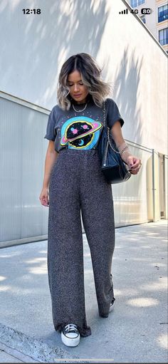 Boho Cool Outfits, Edgy Quirky Style, Artist Chic Style, 80s Fancy Outfits, Colorful Edgy Style, Fun Funky Outfits, Boho Eclectic Outfit, Chic Urban Outfits, Eccentric Business Casual