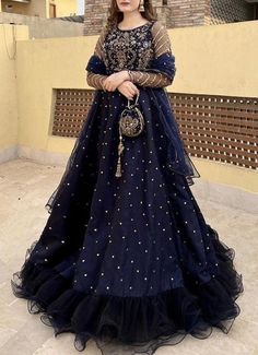 Maxi Designs Pakistani, Dresses Feminine, Long Frock Designs, Fancy Frocks, Latest Bridal Dresses