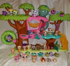 the littlest pet shop playset is full of toys