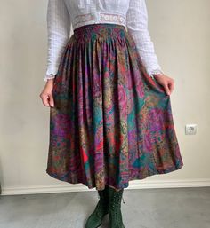 "Lovely  floral print pleated skirt. Perfect fit! Great condition.  Composition: Viscose.  Condition: great vintage condition.  **Size DE 46.  please see measurements (lying flat): waist-44cm/17,3\" full length-76cm/29,9\". Model is size M and 170 cm 66.8\" height , bust 89cm/35.0\", waist 78cm/30,7\", hips 99cm/39.0\", The skirt is large for me.  **Great Vintage condition! No holes or spots!! **This item will come to you freshly laundered and ready to wear." Flowy Long Floral Print Pleated Skirt, Vintage Flowy Maxi Skirt, Patterned Floral Print Long Skirt, Patterned Long Skirt With Floral Print, Vintage Relaxed Pleated Maxi Skirt, Vintage Lined Maxi Skirt For Fall, Vintage Full Maxi Skirt For Fall, Vintage Floral Print Long Maxi Skirt, Vintage Floral Print Maxi Skirt