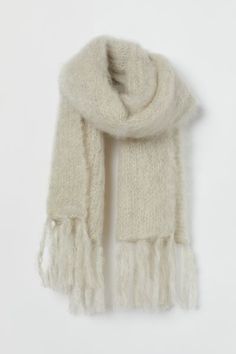 Winter Mode, Shop Till You Drop, Winter Aesthetic, Dream Clothes, Winter Accessories, Knit Scarf, Light Beige