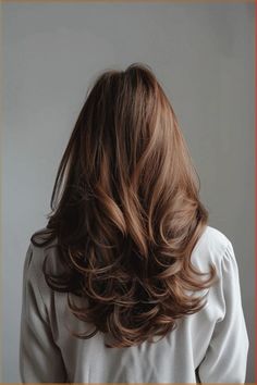 Global Hair Color For Indian Skin Tone, Light Chestnut Brown Hair, Mousey Brown Hair, Rambut Brunette, Brown Hair Color Ideas, Brown Hair Looks, Brown Hair Inspo, Brown Hair Color, Caramel Highlights