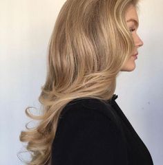 Golden Blonde With Shadow Root, Golden Bronde Balayage Honey, Editorial Hairstyles, Darker Blonde, Anna Hair, Cabello Afro Natural, Honey Blonde Hair Color, Teenage Hairstyles, Honey Blonde Hair