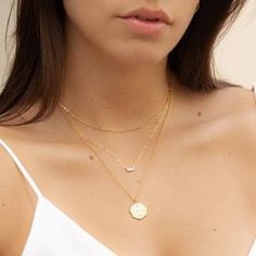 Delicate Chain Necklace For Layering, Minimalist Layered Charm Necklaces, Delicate Layered Chain Necklace, Layered Dainty Chain Necklace, Chic Everyday Layered Chain Necklace, Feminine Delicate Chain Charm Necklace For Everyday, Delicate Charm Necklaces With Double Chain For Everyday, Delicate Double Chain Charm Necklace, Feminine Charm Necklace With Delicate Chain For Everyday