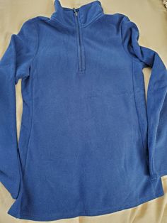 GAP Women's Blue Long Sleeve Fleece 1/4 Zip Sweater Sweatshirt Size M. Gap Long Sleeve Fleece Outerwear, Gap Fleece Long Sleeve Outerwear, 1/4 Zip Sweater, Style Sweaters, Gap Women, Blue Long Sleeve, Fitted Sweater, Zip Sweater, Casual Wardrobe