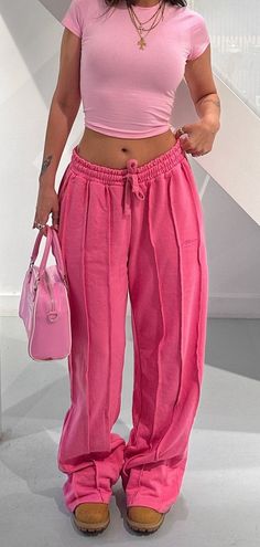 Black Women Club Outfit, Hot Pink Trousers Outfit, Pink Baddie Outfits, Pink Tube Top Outfit, Pink Streetwear Outfit, Hot Pink Clothes, Summer Outfits Pink, Olivia Dunne, Outfits Lookbook