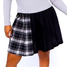 Half Plaid And Black Mini Skirt. Details Forever 21+ - A Woven Mini Skirt Featuring A Pleated Construction, High-Rise Waist, Partial Plaid Pattern, And A Concealed Side Zipper. Content + Care - Shell 1 & 2: 100% Cotton - Hand Wash Cold Size + Fit - Model Is 5'9" And Wearing A Size 1x Trendy Black Cotton Pleated Skirt, Black Cotton Mini Skirt For Fall, Black Cotton Pleated Skirt For Fall, Fall Black Cotton Pleated Skirt, Casual Black Tennis Skirt For Fall, Casual Black Mini Skirt By Forever 21, Forever 21 Black Casual Mini Skirt, Trendy Black Mini Skirt From Forever 21, Forever 21 Black Mini Length Bottoms