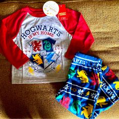 New Boys Size 4 Harry Potter Pajama Set Fleece Bottoms Automatic 10% Discount On Purchases Of 2+ Items Harry Potter Pyjamas, Sleep Set, Boys Pajamas, Kids Pajamas, Christmas Pajamas, Wizarding World, Christmas Colors, Women's Intimates, Pajama Set