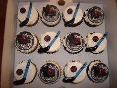 twelve cupcakes in a box decorated with star wars characters