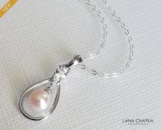 Elegant Pink Bridal Necklace For Wedding, Pink Elegant Bridal Necklace, Pink Pearl Pendant Jewelry For Wedding, Delicate Pink Pearl Necklace For Wedding, Delicate Silver Necklace For Bridal Shower, Feminine Silver Pearl Necklace For Wedding, Pink Bridal Necklace For Anniversary, Feminine Pendant Necklace For Wedding, Feminine Wedding Pendant Necklace