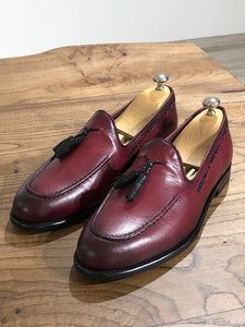 Tasseled Leather Claret Red Loafers – MCR TAILOR Red Loafers, Claret Red, Shoe Size Chart, Red Shoes, Leather Loafers, Loafers Men, Calf Leather, Dress Shoes Men, Oxford Shoes