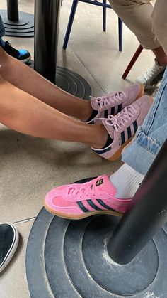 Adidas Girl Aesthetic, Aesthetic Adidas, Aesthetic Adidas Shoes, Adidas Special, Adidas Samba Pink, Adidas Pink, Adidas Outfits, Adidas Shoes Aesthetic, Spezial Adidas