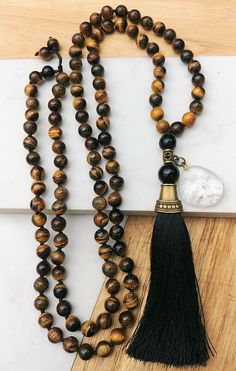 Mala Necklace Diy, Beaded Tassels Diy, Hoop Earrings Diy, Mala Making, Earthy Jewelry, Easy Jewelry, Trendy Necklaces