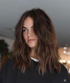 Medium Hairstyle For Round Face Shape, Wavy Midlength Hairstyles, Armpit Length Haircuts For Thick Hair, Wavy Natural Haircut, Long Bob Haircuts Wavy Hair, Brown Haircuts Medium, Utah Curls Medium Hair, Wavy Hair Cuts Round Face