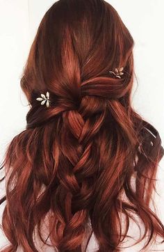 Red Highlights In Brown Hair, Dark Red Hair Color, Long Face Hairstyles, Dark Red Hair, Red Brown Hair, Hair Color Auburn, Burgundy Hair, Auburn Hair, Red Hair Color