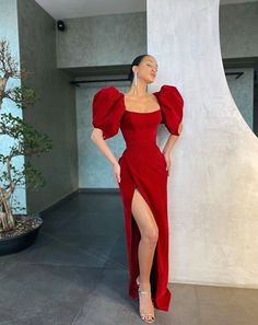 Elegant Dresses Classy Vintage, Red Dresses Classy, Prom Dresses Vintage, Mötley Crüe, Glam Dresses, Looks Chic, Evening Gowns Formal, Red Prom Dress, Outfits Casual