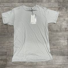 John Elliott Mercer Tee Mens Short Sleeve T-Shirt Size 1 Small Gray Crew Neck. Brand New With Tags! Purchased From Nordstrom. 100% Authentic. Purchase With Confidence. Nice Color And Super Soft! Great Quality Shirt! Plain Tops For Summer Streetwear, Plain Gray Shirt For Summer, Gray Plain Shirt For Summer, Plain Gray Summer Shirt, Plain Short Sleeve Streetwear Shirt, Plain Short Sleeve Shirt For Streetwear, Basic Gray Shirt For Summer, Basic Gray Summer Shirt, Simple Gray Summer Top