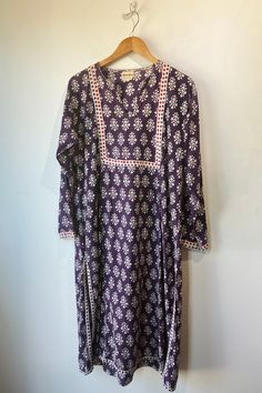 Fabindia Purple Block Printed Dress in great vintage condition. Beautiful and breathable. Semi-sheer dress. Marked size M. 100% cotton, hand woven in India. Machine or hand wash cold.  Approx. Measurements:  Underarm to underarm: 20" Length: 44" Bohemian Long Sleeve Chanderi Kaftan, Anarkali Style Long Sleeve Printed Kaftan, Anarkali Long Sleeve Kaftan With Printed Motifs, Bohemian Cotton Silk Dresses For Festivals, Long Sleeve Yoke Kurta For Festivals, Bohemian Bandhani Print Maxi Kurta, Bohemian Chanderi Kurta With Printed Motifs, Long Sleeve Mulmul Dress With Printed Motifs, Bohemian Long Sleeve Bandhani Print Dresses