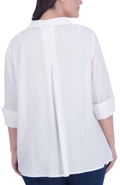 Cut from a breathable and lightweight linen blend, this three-quarter sleeve top feels like a dream in the sunnier seasons. 28 1/2" center-back length (size 2X) V-neck Three-quarter sleeves 55% linen, 45% viscose Machine wash, tumble dry Imported White Linen Tops With 3/4 Sleeve, 3/4 Sleeve Linen Tops For Beach, Beach Linen Top With 3/4 Sleeves, Linen Tops With 3/4 Sleeves For Beach, Beach Linen Tops With 3/4 Sleeves, Linen Tops With 3/4 Sleeves For Daywear, Three Quarter Sleeve Tops, Three Quarter Sleeves, Quarter Sleeve