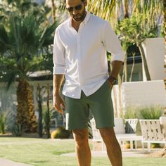 Best Dressed Short. You Can Call ‘Em Trousers If You Like, Except They’re Not. Comfortable, Dressed Up, Dressed Down, These Chino-Styled Shorts Are As Easy To Wear As Go-To As Any Pant. Material 100% Suprese 96/4 Cotton/Spandex Fabric By Swet Tailor. Custom Engineered 4-Way Stretch To Recoil And Rebound. Reinforced Belt Loops To Untuck Or Buckle Up And Dress It Up. Half-Lined Front + Back Pockets. Fit Regular Fit Through Seat And Thigh. Select One Waist Size Down From Your Regular Waist Size. La Casual Shorts Men, Black Shorts Men, Mens Casual Outfits Summer, Running Shorts Men, Champion Shorts, Mens Lululemon, Tailored Shorts, Olive Green Color, Active Wear Shorts