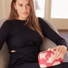 Ami Embroidered Straw Clutch Bag in Red – The Well Appointed House