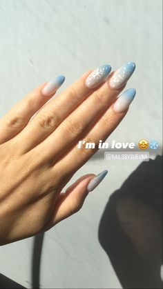 Blue Ombre Christmas Nails, Xmas Blue Nails, Blue Ombre Winter Nails, Winter Nails White And Blue, Christmas Nails White And Blue, White To Blue Ombre Nails, Blue And White Nails Christmas, Blue And White Ombre Nails Acrylic, Lapland Nails