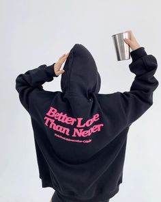 A sweatshirt hoodie with a cute back logo designed in pink.

The relaxed silhouette gives it a relaxed feel.

A convenient item to have on hand.























◾️Model
Height/Weight: 158cm(62.2in)/45kg(99.2lb)
Try size: L
























Cm
(inches)

Length
Chest
Shoulder
Sleeve Length


M
69(27.1)
130(51.1)
65(25.5)
54(21.2)


L
71(27.9)
134(52.7)
66(25.9)
55(21.6)


XL
73(28.7)
138(54.3)
67(26.3)
56(22.0)


2XL
75(29.5)
142(55.9) One Piece Top, Hand Model, Sweat Hoodie, Strike A Pose, Fur Jacket, Sweatshirt Hoodie, Model Height, Green And Grey, Skirt Set