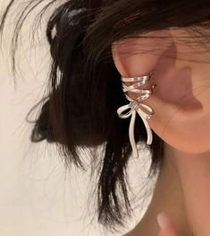 Ear Cuff Women, Kpop Earrings, Ballet Style, Ear Clips, Fake Piercing, Ballet Fashion, Ear Cuff Earings, Silver Bow, Bow Earrings