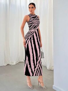 Bodycon Dress: Sophisticated Style for the Modern Working Woman Black Fitted Maxi Dress For Office, Fitted Black Maxi Dress For Office, Fitted Maxi Dress For Work, Chic Slim Fit Sheath Bodycon Dress, Chic Fitted Maxi Dress For Office, Sheath Bodycon Dress For Office In Spring, Modern Sleeveless Fitted Bodycon Dress, Fitted Midi Length Maxi Dress For Office, Spring Sheath Bodycon Dress For Office Wear